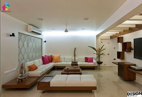 SHADES of SERENITY: Built in the midst of Lokhandwala; the sleepless city of Mumbai, Banka residence had to become an oasis of escape and modernity. Indian Seating Living Rooms, Indian Seating, House Beautiful Living Rooms, Sofa Hall, Indian Living Room Design, Blue Furniture Living Room, Living Room Designs India, Rectangular Living Rooms, Sofa Design Wood