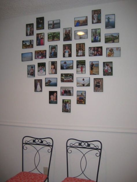 I wanted to make a big impact in my apartment but couldn't decide on just one piece of art or photo to hang. Since I had a ton of photos that I loved, I decided to make a gallery wall shaped like a heart!    First, I laid out my arrangement on the floor. I used a total of 36 frames - 15 horizontal and 21 vertical.    Place the top center photo on the wall. Make sure it is centered on your wall or lined up wherever you want the heart to be.    I hung the frames using command hooks. I st… Ways To Arrange Pictures On A Wall, Picture Heart Wall, Charleston Decor, Heart Photo Walls, Easy Collage, Template Heart, Photo Walls Bedroom, Gallery Wall Template, Diy Photo Wall