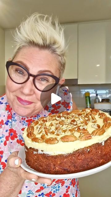 Stephanie Joy de Sousa on Instagram: "🥕 **Very Easy Carrot Cake using 1’s and 2’s!** 🥕
Comment “RECIPE” below and I’ll send you a message with a link to the recipe. 

Hey there! Are you ready to bake the easiest, most delicious carrot cake ever? This recipe is a breeze and perfect for anyone who loves a good homemade treat. Whether you’re a baking newbie or a seasoned pro, you’ll love how simple and tasty this cake is. 

Enjoy your delightful carrot cake! It’s perfect for a cosy afternoon tea or a special treat anytime. 🍴

#Baking #CarrotCake #EasyBaking #HomeBaking #DeliciousDesserts #QuickRecipes #ComfortFood #YummyTreats #StephCooksStuff #EasyRecipe" Carrot Cake Decoration, Fruit Cake Recipe Easy, Cake Receipe, Carrot Cake Recipe Easy, Carrot Cakes, Frosting Recipes Easy, Easy Carrot Cake, Fruitcake Recipes, Barefoot Contessa