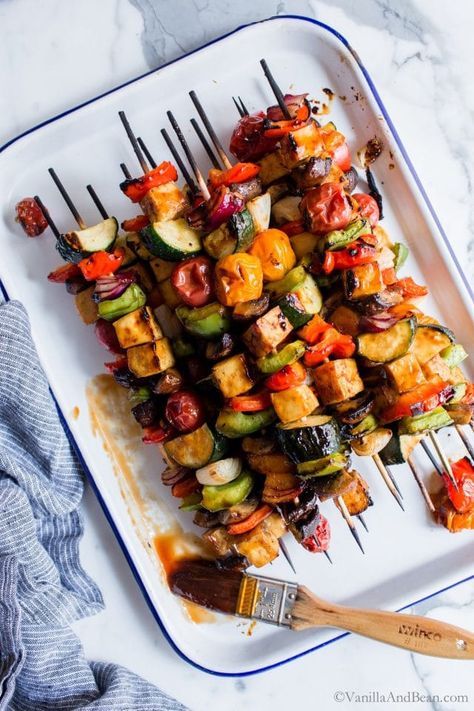 Kebab Photography, Summer Grill Recipes, Summer Bbq Ideas, Veggie Lunches, Tofu Kebab, Vegan Kebab, Donut Cakes, Dr Food, Homemade Veggie Burgers