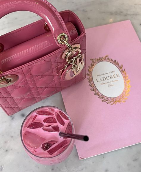 Pink Lifestyle, Pink Aura, Pink Life, Pink Girly Things, Pink Vibes, Pink Purse, Bags Aesthetic, Pretty Bags, Old Money Aesthetic