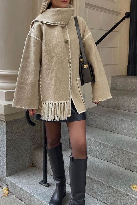 Elegant Style Winter, College Fall Outfits, Jacket With Scarf, Lady Like Style, Oversized Sweater Coat, Scarf Styling, Scarf Coat, Mode Mantel, Scarf Jacket