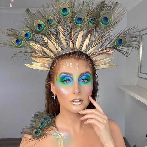 Peacock Makeup Look, Peacock Halloween Makeup, Bird Costume Makeup, Peacock Inspired Makeup, Peacock Costume Makeup, Peacock Makeup Ideas, Peacock Inspired Outfit, Peacock Eyeshadow, Peacock Face Painting