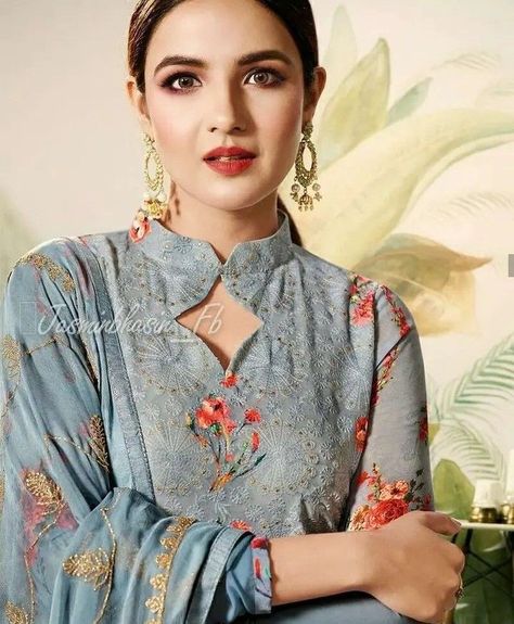 Jasmine Bhasin, Chudidhar Neck Designs, Jasmin Bhasin, Churidar Neck, Kurtis Design, Kurti Sleeves, Casual Kurti, Salwar Neck Designs, Neck Lines