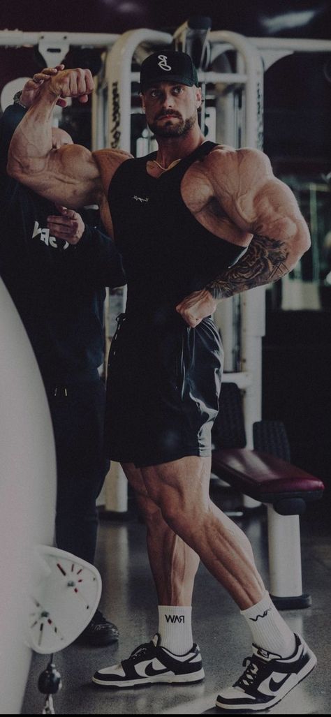 Mens Fitness Photography, Gym Motivation Wallpaper, Gym Icon, Chris Bumstead, Gym Photography, Gym Wallpaper, Bodybuilding Pictures, Workout Routine For Men, Gym Guys