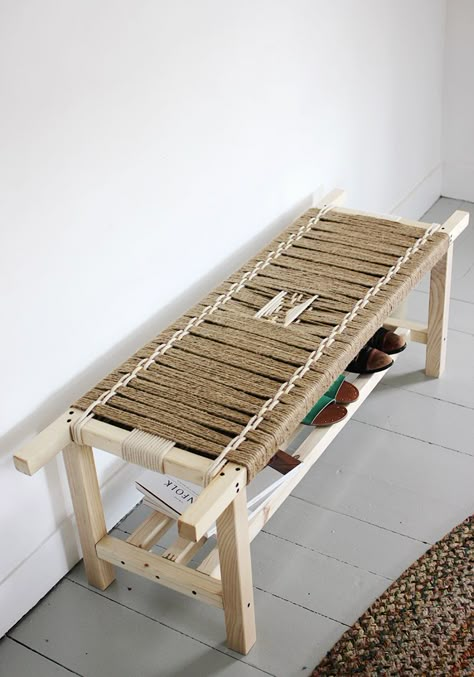 DIY Woven Bench @themerrythought Diy Woven Bench, Woven Bench, Woodworking Box, Bench Ideas, Diy Bench, Popular Woodworking, Diy Holz, Woodworking Jigs, Woodworking Bench