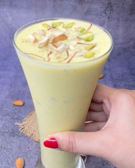 Badam Shake, Badam Milk, Soft Drinks Recipes, Easy Indian Dessert Recipes, Easy Indian Dessert, Resepi Biskut, Best Drink, Spicy Snacks Recipes, Vegetarian Fast Food