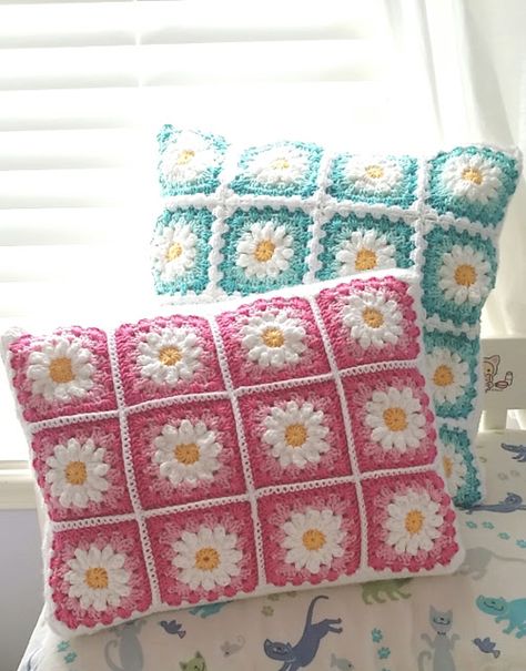 Agnes Gurumi: Daisy Granny Square Cushion Pillow Crocheted Pillows, Motifs Granny Square, Crochet Cushion Pattern, Pola Macrame, Cushion Cover Pattern, Crochet Cushion, Crochet Pillow Cover, Crochet Cushion Cover, Confection Au Crochet