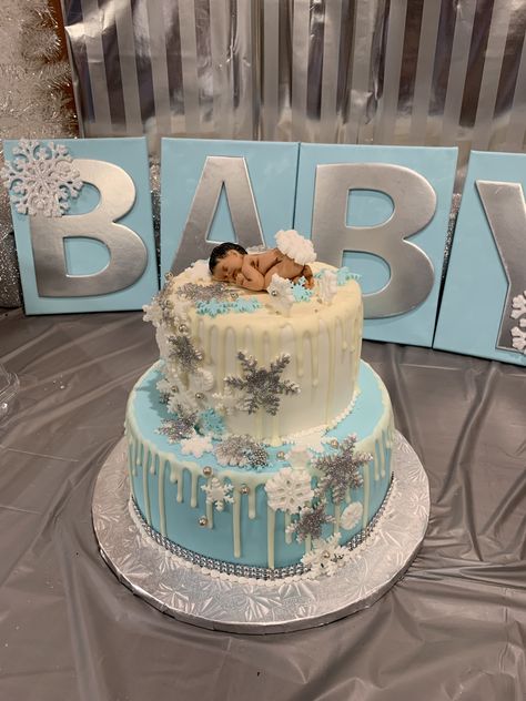 Winter Baby Shower Cake Boy, Winter Wonderland Baby Shower Cake, Winter Wonderland Baby Shower Boy, Winter Baby Shower Cake, Baby Shower Cake Ideas, Winter Wonderland Cake, Winter Baby Shower Themes, Snowflake Cake, Winter Shower