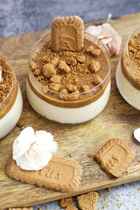 Biscoff Pudding Cups, Quick Biscoff Dessert, Biscoff Mousse Cups, Lotus Biscoff Mousse, Biscoff Mousse Recipe, Biscoff Trifle Recipe, Biscoff Cookie Desserts, Vegan Biscoff Recipes, Biscoff Dessert Cups