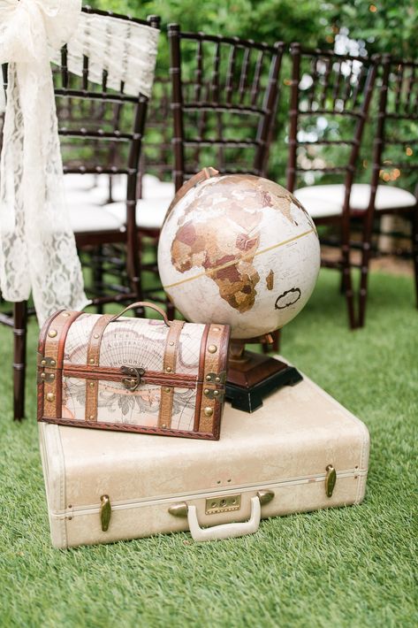 Vintage Travel Party Decor, Traveller Wedding, Adventure Wedding Theme, Travel Centerpieces, Travel Wedding Theme, Wedding Travel Theme, Vintage Theme Wedding, Vintage Suitcase Wedding, Arizona Design