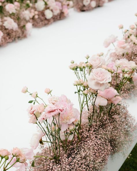 Aisle Inspiration, Wedding Table Pink, Baby Pink Wedding, Pastel Pink Weddings, Pink Wedding Decorations, Spring Wedding Decorations, Aisle Flowers, Wedding Design Decoration, English Wedding