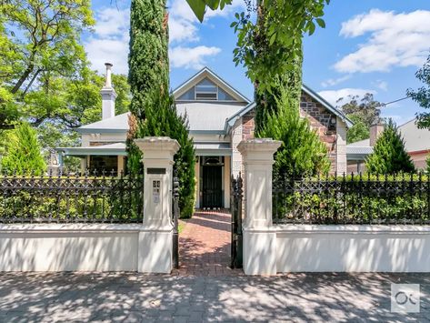 Terrace House Malaysia, Liverpool Terrace House, Palmyra House Studio Mumbai, La Residence South Africa, Sunken Bath, Cambridge House, Built In Robes, Walk In Robe, Green Tile