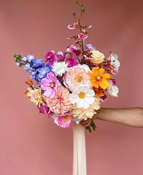 Unusual Wedding Bouquets, Bright Wedding Bouquet, Old World Elegance, Bridesmaids Bouquet, Artificial Flowers Wedding, Colorful Wedding, Bright Flowers, Flower Farm, Beautiful Blooms