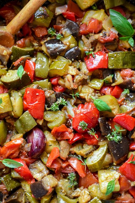 Stove Top Ratatouille Recipe, Ratouille Recipe, Rattatouie Recipe, Italian Ratatouille Recipe, Ratatouille Recipe Easy, Squash Zucchini Recipes, Freezing Veggies, French Lentil Soup, Ratatouille Recipe