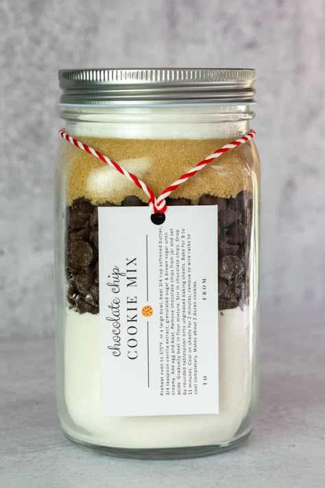 Easy Chocolate Chip Cookie Mix in a Jar (Gift Tags Included) Mason Jar Cookie Mix Recipe, Cookie Mix In A Jar Recipe, Mason Jar Cookie Recipes, Cookie Mix Jar, Mason Jar Mixes, Mason Jar Cookie, Cookie Mix In A Jar, Cookie Jar Gifts, Mason Jar Cookies Mix