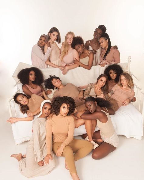 Diverse Women Photography, Carlotta Guerrero Photography, Feminism Photoshoot Ideas, Nude Color Photoshoot, Body Photoshoot Ideas, Women Group Photoshoot Ideas, Diversity Photography, Body Positive Photography, Group Photography Poses