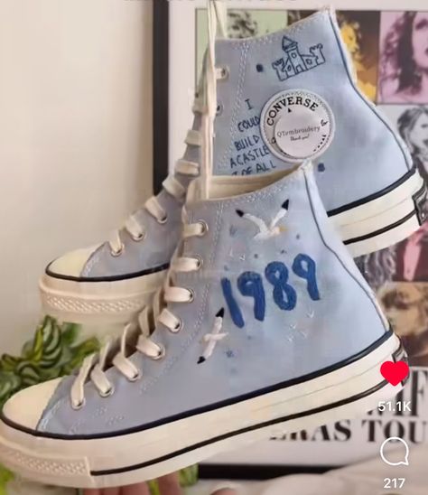 1989 Taylor Swift Shoes, 1989 Converse, Taylor Swift Converse, Taylor Swift Shoes, Converse Ideas, Cute Converse Shoes, Taylor Merch, Cute Converse, Taylor Outfits