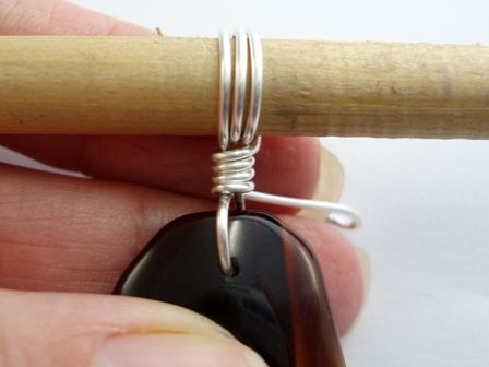 Free Pattern: Wire Wrapped Bail for Stone Donuts | Jewelry Making Blog | Information | Education | Videos Making A Loop With Wire, How To Make Wire Bails For Pendants, Drilling Stones For Jewelry, Handmade Bails For Pendants, Necklace Bail Ideas, Wire Wrapping Top Drilled Stones, How To Make A Wire Loop For Jewelry, Wire Loop Tutorial, Wire Wrap Bead