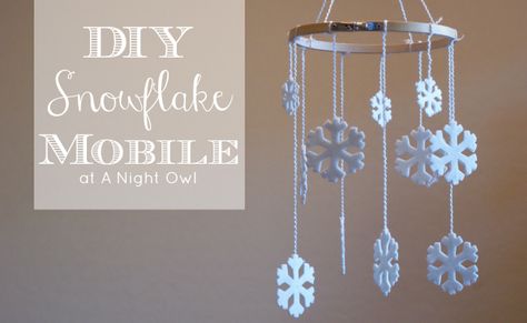 DIY Snowflake Mobile - Like this idea but would use crochet snowflakes instead or even beaded snowflakes. Pingu Birthday, Winter Wonderland Nursery, Snowflake Mobile, Wonderland Nursery, Snowflake Crafts, Christmas Mobile, Diy Snowflake, Mobile Diy, Winter Diy Crafts