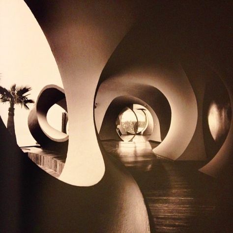 Snake Ranch, Pierre Bernard, Herbert List, Architecture Cool, Bubble House, Organic Architecture, Futurism, Retro Futurism, Harper's Bazaar