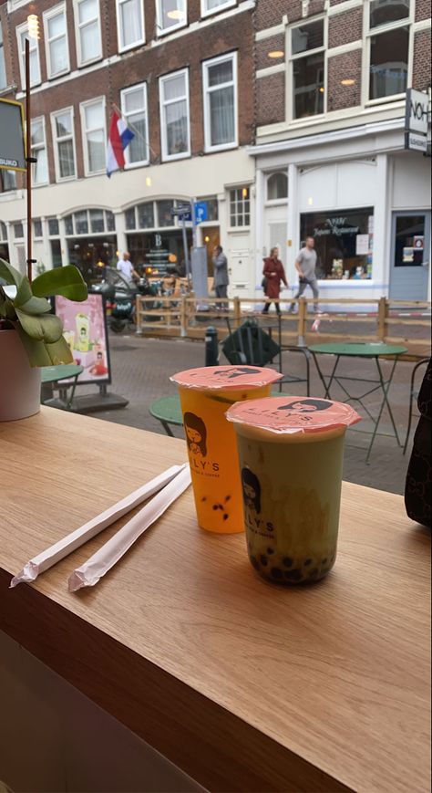 cute bubble tea shop lillys Bubble Tea Aesthetic, Bubble Tea Store, Cute Bubble Tea, Cozy Core, Berlin Summer, Bubble Tea Shop, Boba Drink, Vision Board Images, Tea Store