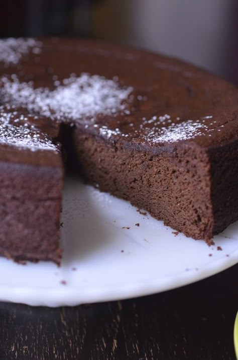 Nigella's Flourless Chocolate Orange Cake - Always Order Dessert Celiac Desserts, Flourless Cakes, Flourless Cake Recipes, Flourless Bread, Chocolate Orange Cake, Glutenfri Baking, Nigella Lawson Recipes, Chocolate Almond Cake, Orange Chocolate Cake