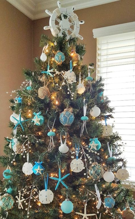 Super unique tree toppers with a coastal, beach and nautical theme, featured on Completely Coastal. Christmas Tree Inspiration White, Beachy Christmas Tree, Christmas Tree Toppers Unique, Best Christmas Tree Decorations, Beach Christmas Trees, Beach Christmas Decorations, Amazing Christmas Trees, Japanese Christmas, California Christmas