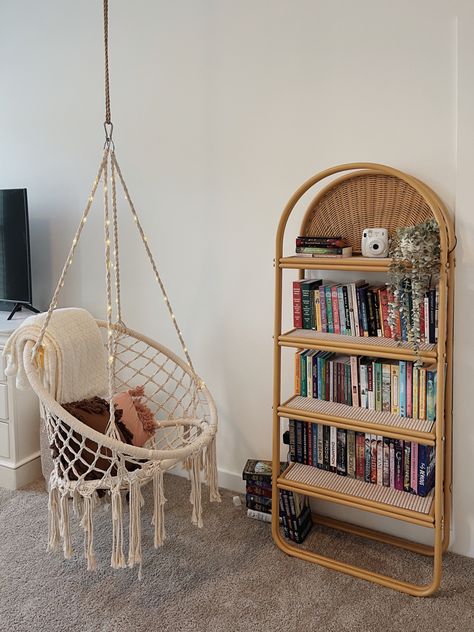 Bedroom With Bookshelf, Boho Bookshelf, Inspired Room Decor, Bedroom Bookshelf, Boho House Decor, Room Bookshelf, Bookshelves In Bedroom, Boho Chair, Boho House