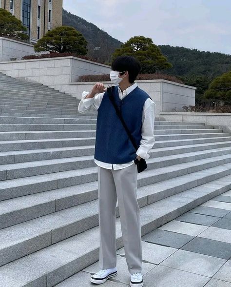 Outfit Cowo, Soft Boy Outfits, Outfit Cowok, Vest Outfits Men, Korean Street Fashion Men, Mens Smart Casual Outfits, Classy Suits, Aesthetic Outfits Men, Fashion Top Outfits