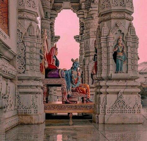 Indian Temple Aesthetic, Vrindavan Images, Vrindavan Dham Images, Indian Couple Aesthetic, Temple Aesthetic, Vrindavan Photography Pictures, Iskcon Krishna, Krishna Avatar, Krishna Temple