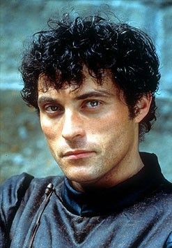 Actorazo y tremenda voz! Welsh Actors, Knights Tale, Period Drama Men, Rufus Sewell, A Knight's Tale, A Discovery Of Witches, Foto Art, British Actors, Hollywood Actor