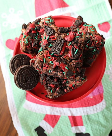 Christmas Oreo Brownies. Let the Christmas baking begin! These Christmas Oreo Brownies are so easy to make, with just a few ingredients, and they won’t last long at your holiday party! #christmasbrownies #christmasrecipes #holidaydesserts #brownies #oreobrownies #christmasrecipes #sweettoothcravings Betty Crocker Fudge Brownies, Christmas Oreo, Homemade Brownie, Christmas Brownies, Oreo Brownies, Homemade Brownies, Christmas Cakes, Christmas Food Desserts, Fudge Brownies