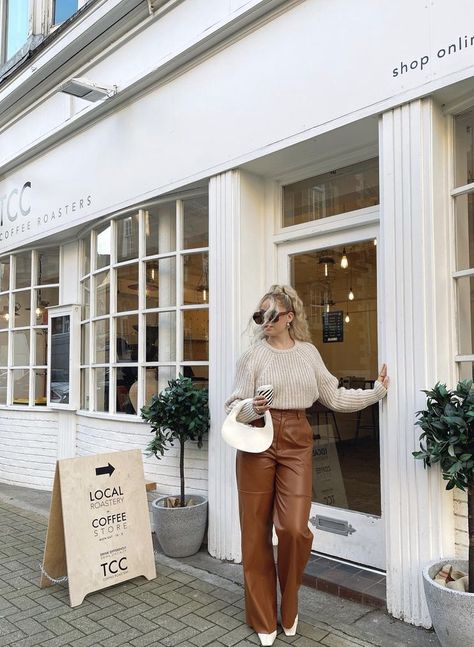 White Pants Outfit Winter, Minimal Fall Outfit, Brown Leather Pants Outfit, Leather Pants Outfit Night, How To Style Leather Pants, White Leather Pants, Business Casual Sweater, Brown Pants Outfit, Fall Instagram