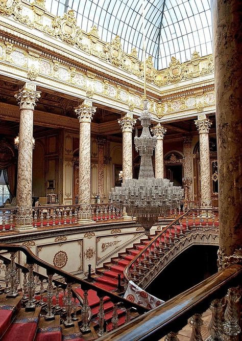 Ottoman Palace, Architecture Famous, Empire Architecture, Landmark Architecture, Lovely Aesthetic, Glass Architecture, World Building Ideas, Dolmabahçe Palace, Turkish Home