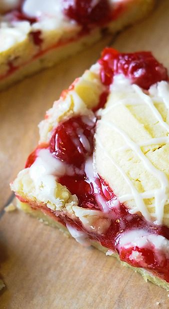 Cherry Recipes Dessert, Cherry Pie Bars, Cherry Bars, Cherry Desserts, Pie Bars, Cherry Recipes, Cake Bars, Pie Bar, Cherry Pie Filling