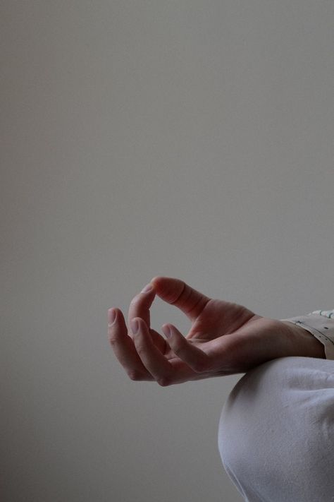 Qigong Aesthetic, Kundalini Yoga Aesthetic, Kundalini Aesthetic, Yogi Aesthetic, Mudras Yoga, Aesthetic Meditation, Kundalini Shakti, Shakti Yoga, Meditation Pictures