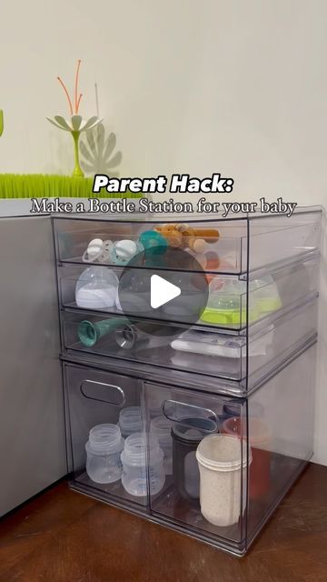 J.Kris on Instagram: "the cutest bottle station 🍼  I saw @_a.slim do this and thought it was the cutest thing ever.  Cases are in my LTK   I’ll be adding a bottle warmer bottle sterilizer and formula maker to the mix soon.   #newmommy #newmom #newmomlife #newborn #maternity #pregnant #pregnancy #baby #babygirl #millennialmom #blackfamily #1yearold #teamgirl #naturalhair #curls #curlsforthegirls  #15monthsold  #postpartum #blackbabies #holiday #newbornbaby #newborngirl #babygirl #babyfashion #babiesofinstagram #teamgirl #babyfever #9months #genderreaveal #gender" Bottle And Pumping Organization, Counter Bottle Organization, Formula Bottle Storage, Breast Feeding Organizing, Breast Milk Storage Organization, Bottle Station Baby Kitchen, Baby Bottle Organization Kitchen, Baby Kitchen Organization, Bottle Organization Baby