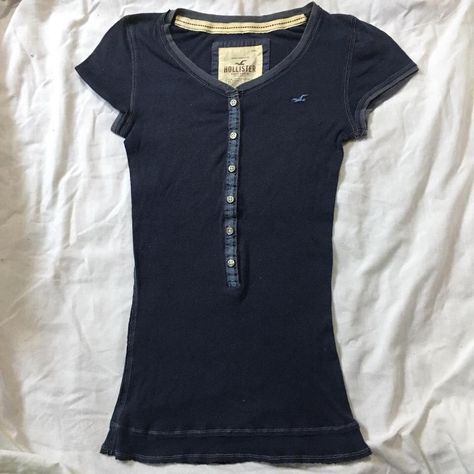 Hollister Henley Top, Henley Tops Aesthetic, Depop 2000s, Thrift List, Movie Inspired Outfits, 2000s Clothes, Downtown Outfits, Guys Clothing Styles, Lazy Day Outfits