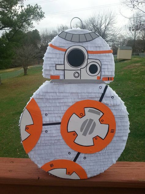 BB 8 inspired pinata Star wars party the by PrettyCreations4fun Star Wars Pinata, Star Wars Party Favors, Lego Star Wars Party, Yoda Party, Pinata Diy, Piñata Ideas, Star Wars Bb8, Diy Pinata, Disney Theme Party