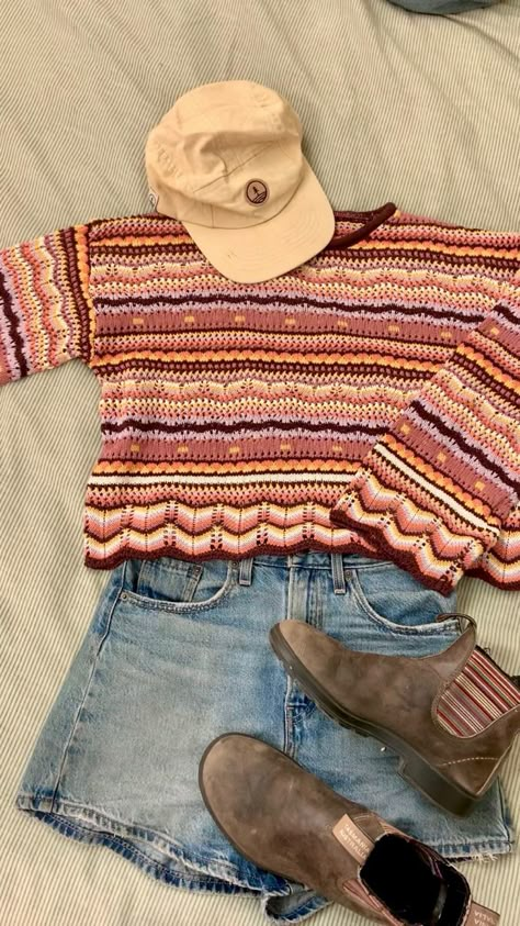 Blundstones Outfit, Aesthetic Surfing, Coffee Shop Outfit, Road Trip Aesthetic, Granola Girl Outfits, Granola Outfits, Salted Granola, Granola Aesthetic, Girl Outfit Ideas