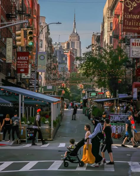 Little Italy, NYC 🇮🇹✨🗽  📸: [instagram /newyorkcitykopp] Big Apple New York, Little Italy Nyc, Catching Flights, City Lights At Night, Nyc Instagram, Nyc Summer, Nyc Aesthetic, Nyc Life, Nyc Photography