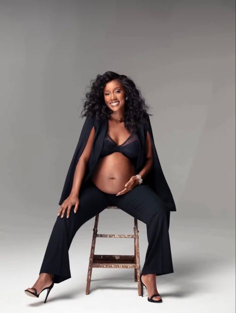 Maternity Photography For Plus Size, Blazer Maternity Shoot, Blazer Maternity Outfit, Suit Maternity Shoot, Blazer Maternity Photoshoot, Black Woman Maternity Shoot, Black Women Maternity Shoot, Plus Size Maternity Photos, Maternity Photography Outfits