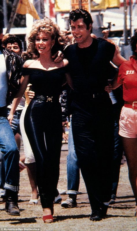 Sandy From Grease, Sandy And Danny, Look Disco, Grease Costumes, Sandy Grease, Grease Movie, Red Sandals Heels, Victoria Secret Models, Looks Party