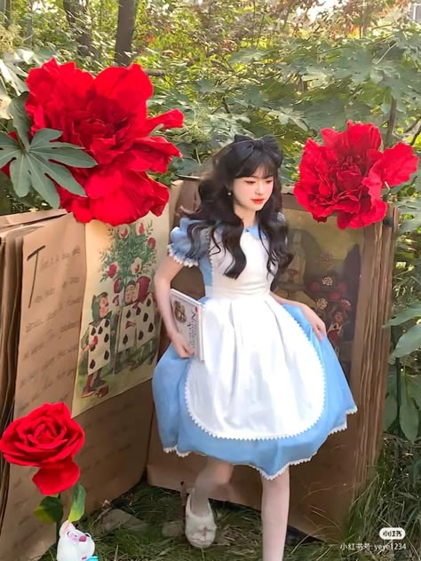 Halloween Alice In Wonderland, Alice In Wonderland Diy, Alice Costume, Debut Ideas, Alice In Wonderland Aesthetic, Hot Costume, Alice In Wonderland Costume, Fantasia Disney, Wonderland Costumes