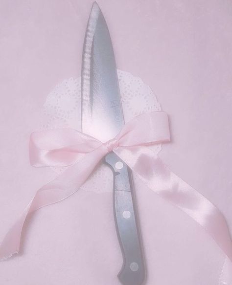 Creepy Cute Aesthetic, Knife Aesthetic, Creepy Cute Fashion, Pretty Knives, Dreamcore Weirdcore, Yami Kawaii, Doll Parts, Creepy Cute, Just Girl Things