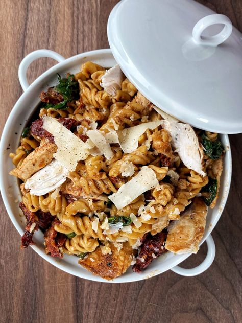 Banza Mac And Cheese, Banza Pasta Recipes, Pasta Mac And Cheese, Banza Chickpea Pasta, Banza Pasta, Sun Dried Tomato Pasta, Pasta Healthy, Crockpot Pasta Recipes, Penne Pasta Recipes