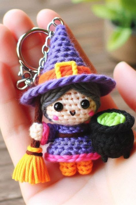 Crochet Witch Keychain amigurumi patterns are a delightful way to add a touch of Halloween charm to your accessories. Witch Keychain, Crochet Key Cover, Crochet Witch, Keychain Amigurumi, Crochet Stitches For Blankets, Crochet Keychain Pattern, Halloween Crochet Patterns, Adorable Crochet, Halloween Charms