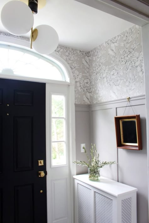 Old Home Entryway Ideas, Vestibule Wallpaper Entryway, Foyer Vestibule Entryway, Foyer Wallpaper Entryway Wallpapers, Small Foyer Ideas Entryway Wallpaper, Foyer Wallpaper Ceiling, Modern Traditional Hallway, Enclosed Foyer Entryway, Entryway Molding Ideas Hallways