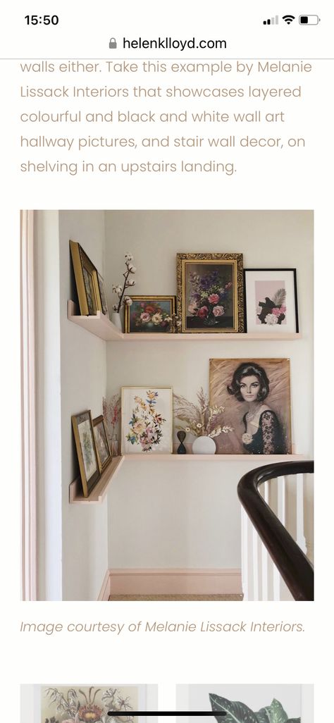 Stairs Landing Design, Gallery Wall Shelves, Corner Gallery Wall, Stair Wall Decor, Hallway Pictures, Hallway Makeover, Stair Wall, Corner Decor, Stair Decor